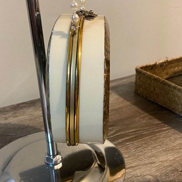 Rare Vintage Bakelite Shell Chip Confetti Minaudiere Gold Mini Bag Pearl Strap - Picture 4 of 12